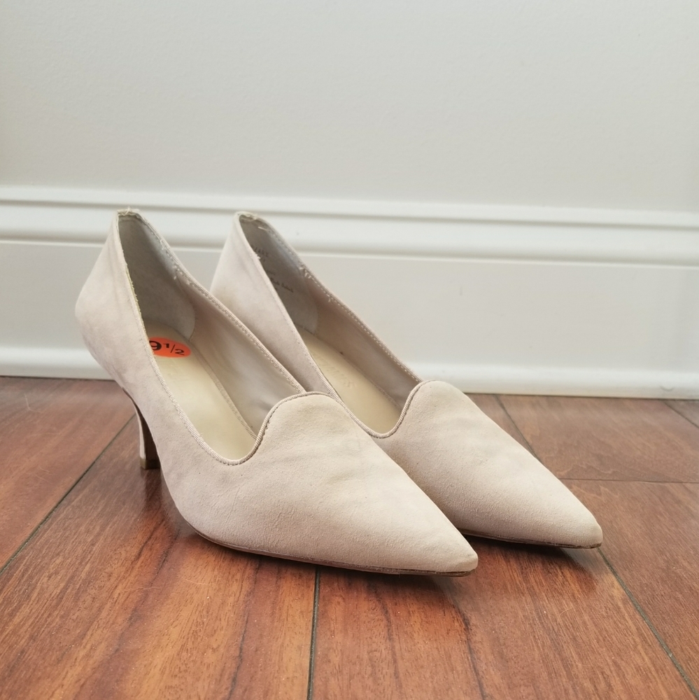 NWT NEW Elizabeth and James Suede nude pumps